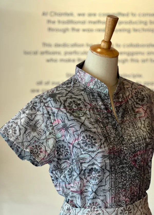 E6A0CC5E-75D9-46D0-A47B-08CBCDF202E5 Ayu Set 17 (Minah Top + Ayu Lady Batik Midi Wavy Skirt)